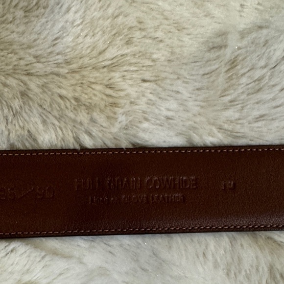 Elegant Brown Leather Belt with Gold Buckle - Picture 2 of 4